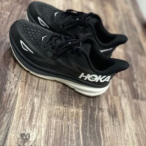 hoka clifton 9s running shoes size 7.5
